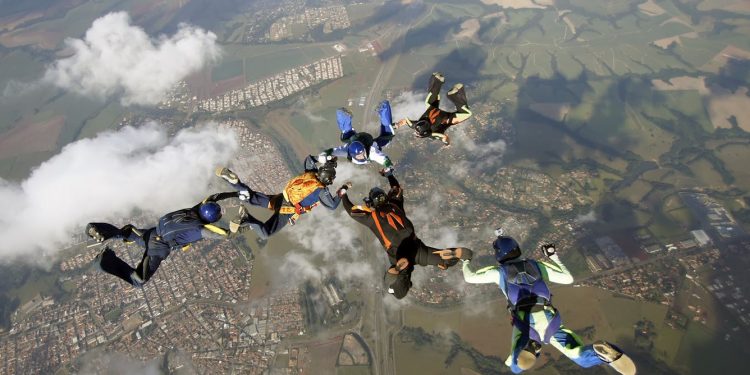 Informal safety nets help many Americans with expenses – people at all income levels benefit from this ‘financial interdependence’