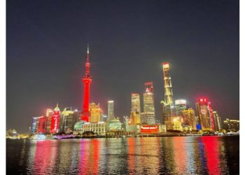 Oriental Pearl and Shanghai Tower, together with towers around the world, light up in red in celebration of the Spring Festival of the Year of the Snake