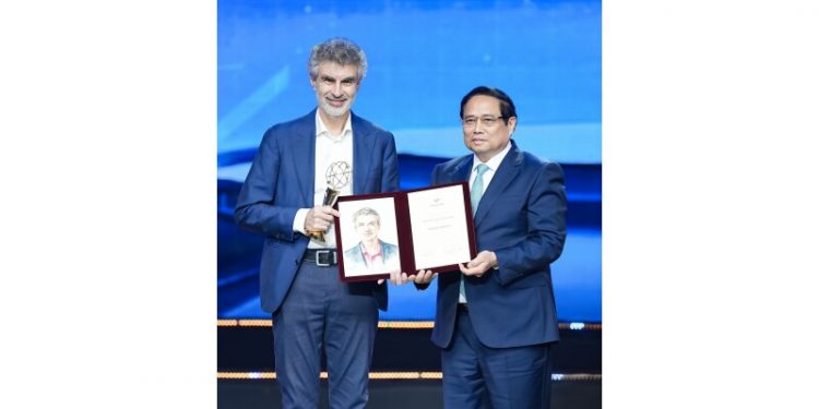 ‘AI godfather’ sounds the alarm on growing risks in the AI race