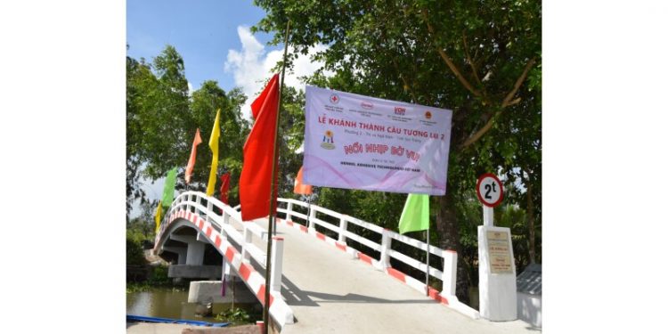 Henkel Vietnam supports bridge construction and educational initiatives in Soc Trang province