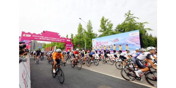 Like Riding Through a Masterpiece: Over 2,000 Cyclists Chase Their Dreams in Changping!