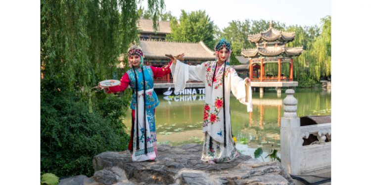 Sipping Tea while Enjoying Opera: The 2025 Beijing Chaoyang International Tea Culture Week Showcases Cultural Charm