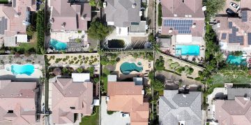 Winning a bidding war isn’t always a win, research on 14 million home sales shows