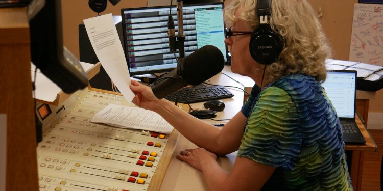 Nonprofit news outlets are often scared that selling ads could jeopardize their tax-exempt status, but IRS records show that’s been rare