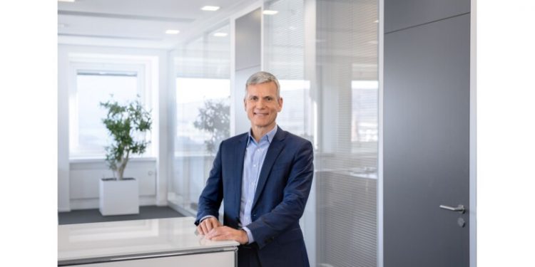 ZEISS concludes fiscal year 2024/25 with solid growth